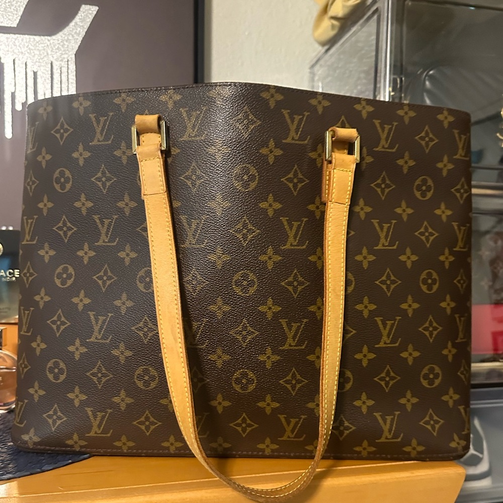 🌺 SOLD 🌺 Louis Vuitton Monogram Tote Bag